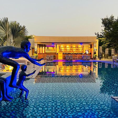 The Grand Arc Hotel & Convention Centre Shahjahanpur 外观 照片