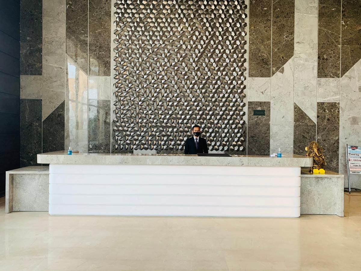 The Grand Arc Hotel & Convention Centre Shahjahanpur 外观 照片