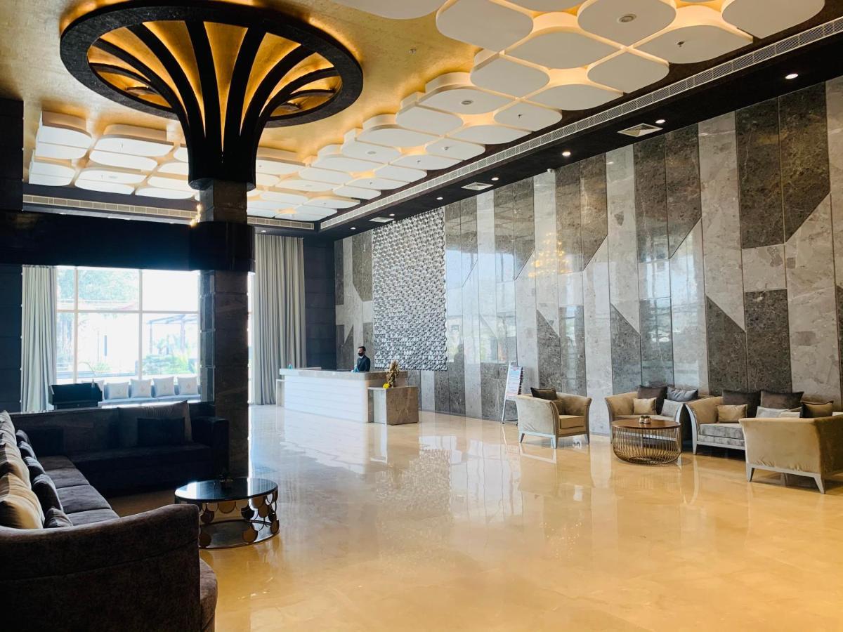 The Grand Arc Hotel & Convention Centre Shahjahanpur 外观 照片