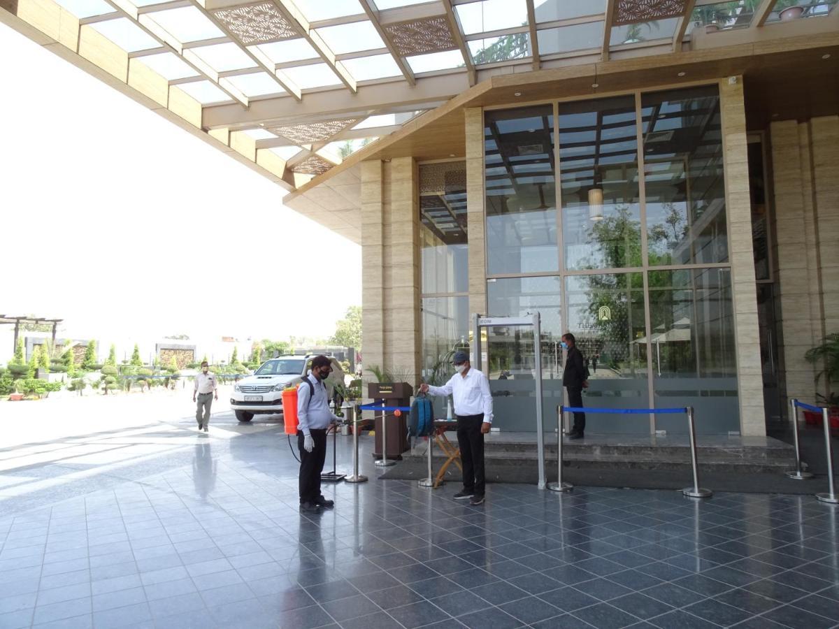 The Grand Arc Hotel & Convention Centre Shahjahanpur 外观 照片