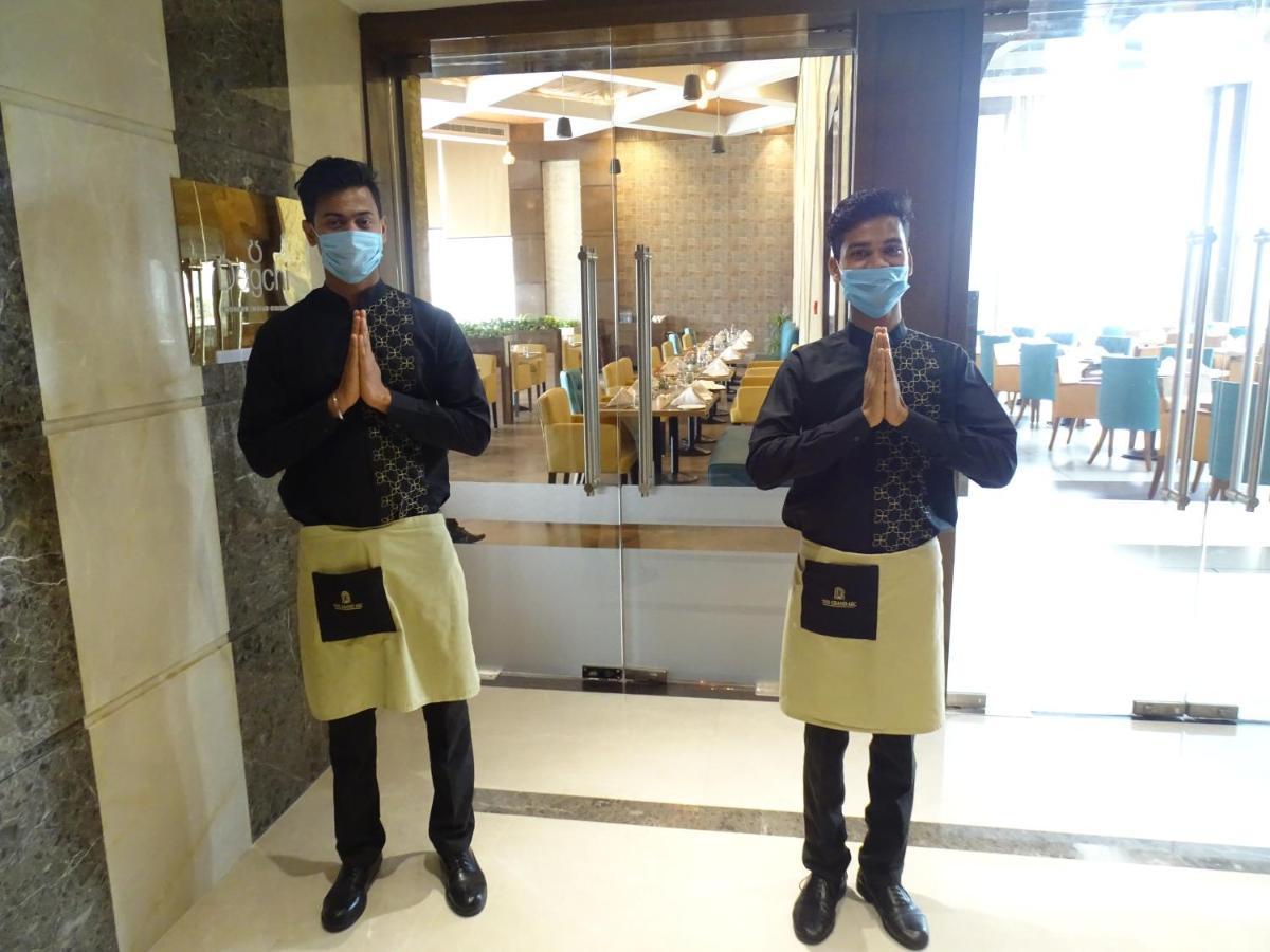 The Grand Arc Hotel & Convention Centre Shahjahanpur 外观 照片