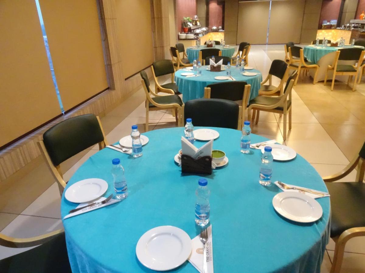 The Grand Arc Hotel & Convention Centre Shahjahanpur 外观 照片