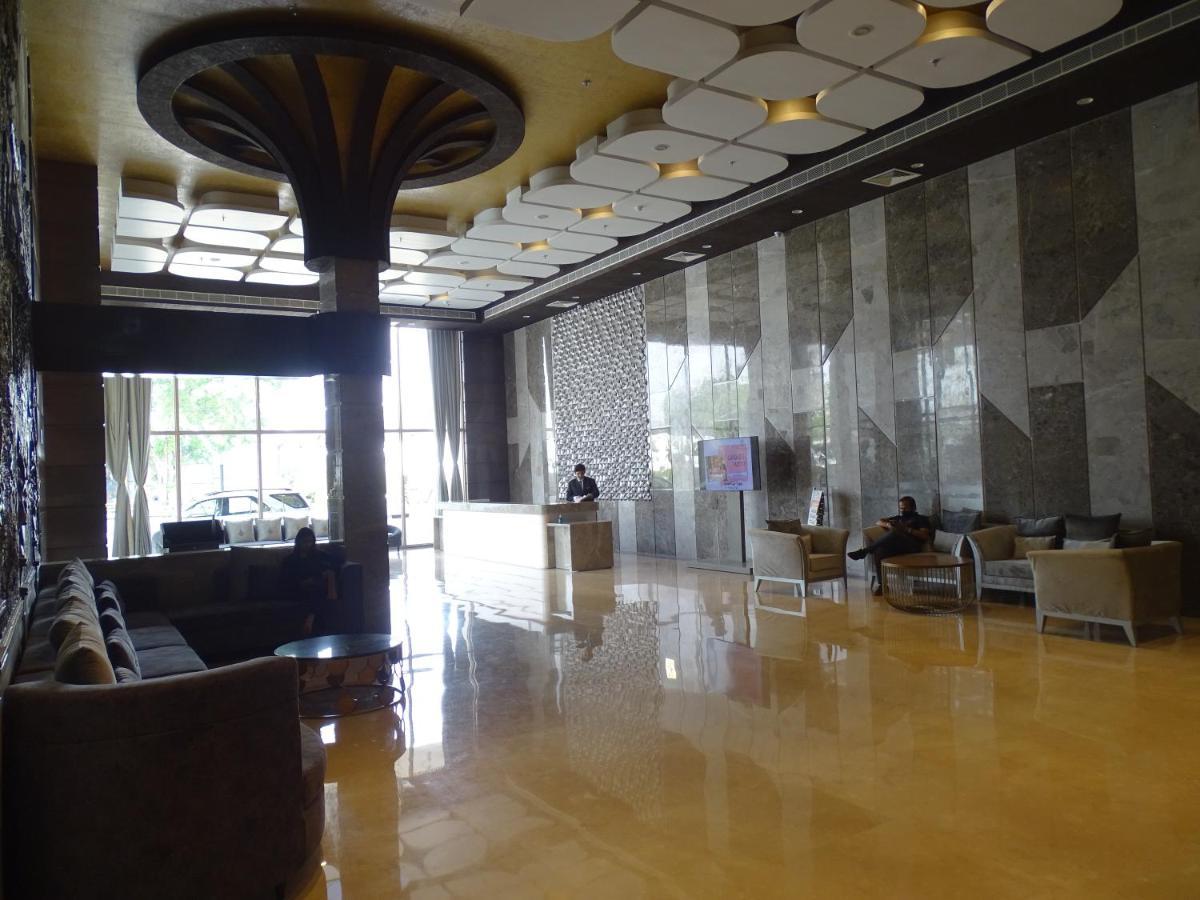 The Grand Arc Hotel & Convention Centre Shahjahanpur 外观 照片