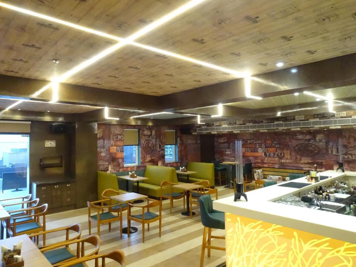 The Grand Arc Hotel & Convention Centre Shahjahanpur 外观 照片