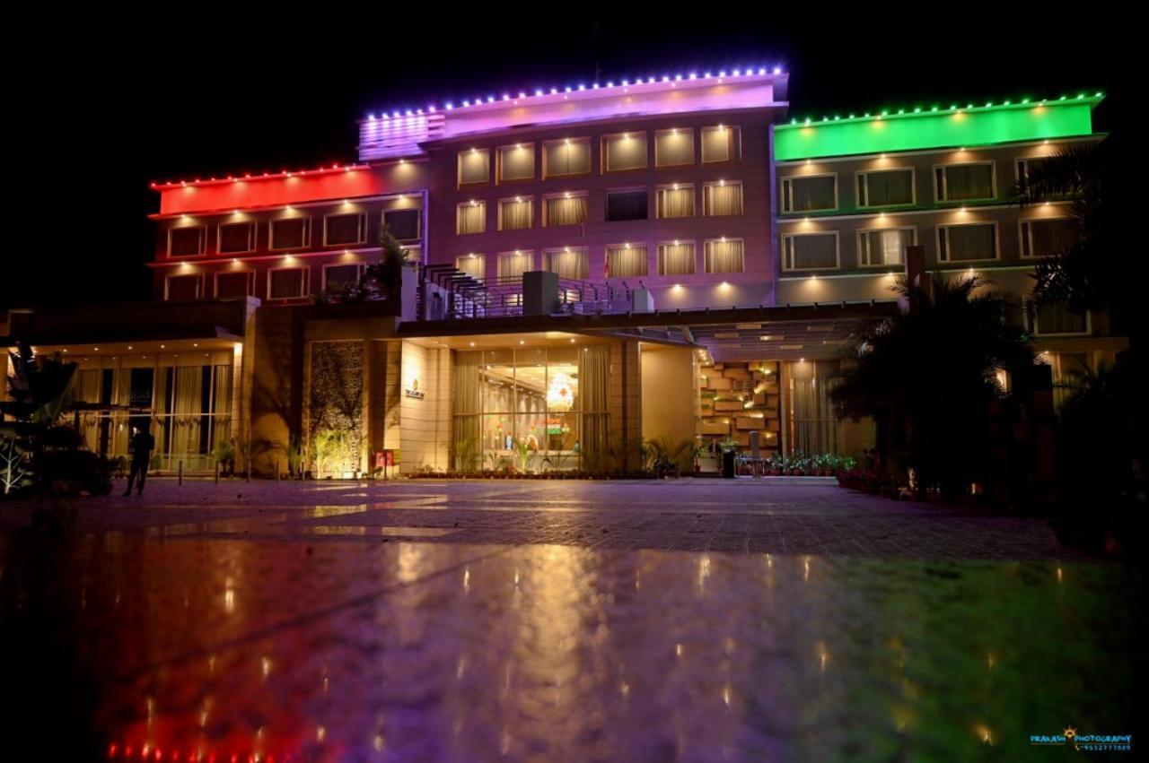 The Grand Arc Hotel & Convention Centre Shahjahanpur 外观 照片