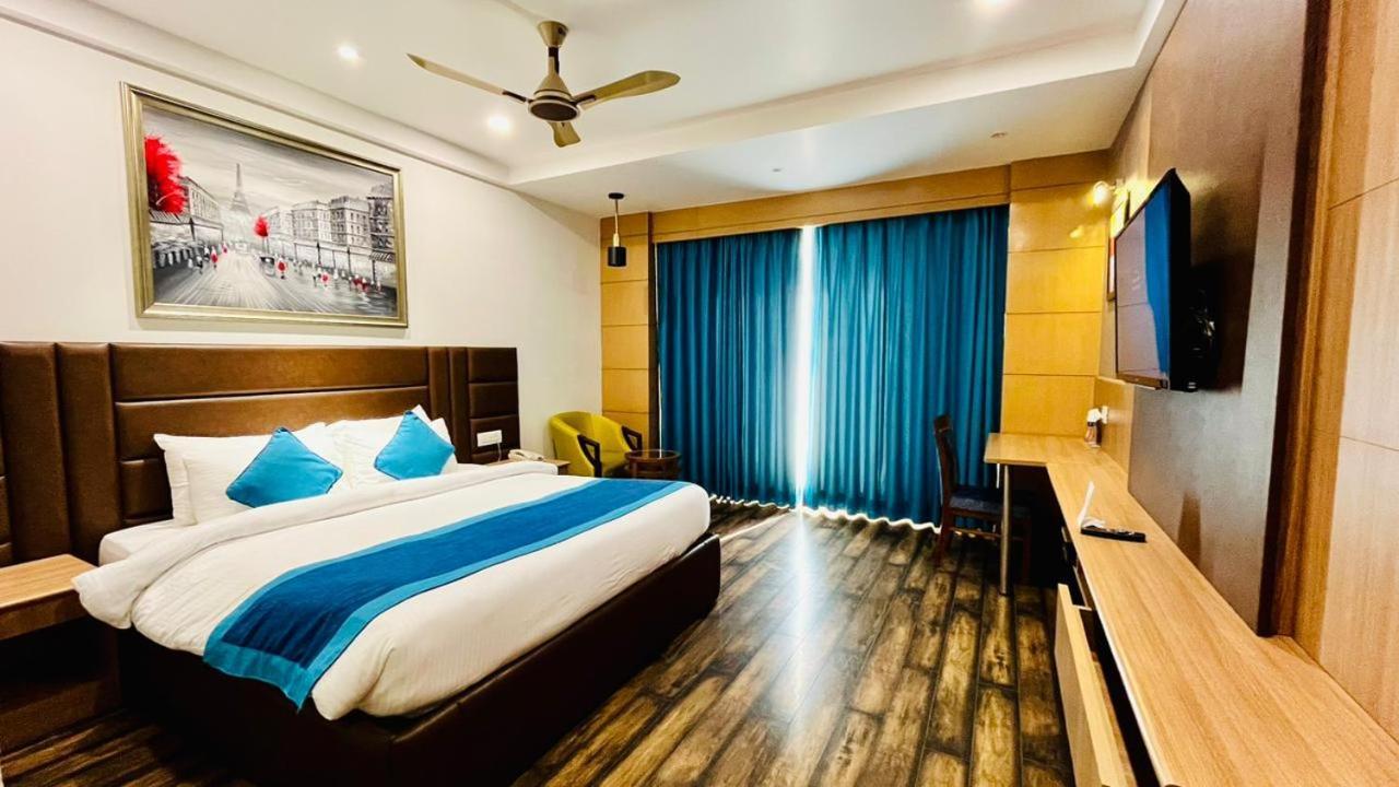 The Grand Arc Hotel & Convention Centre Shahjahanpur 外观 照片