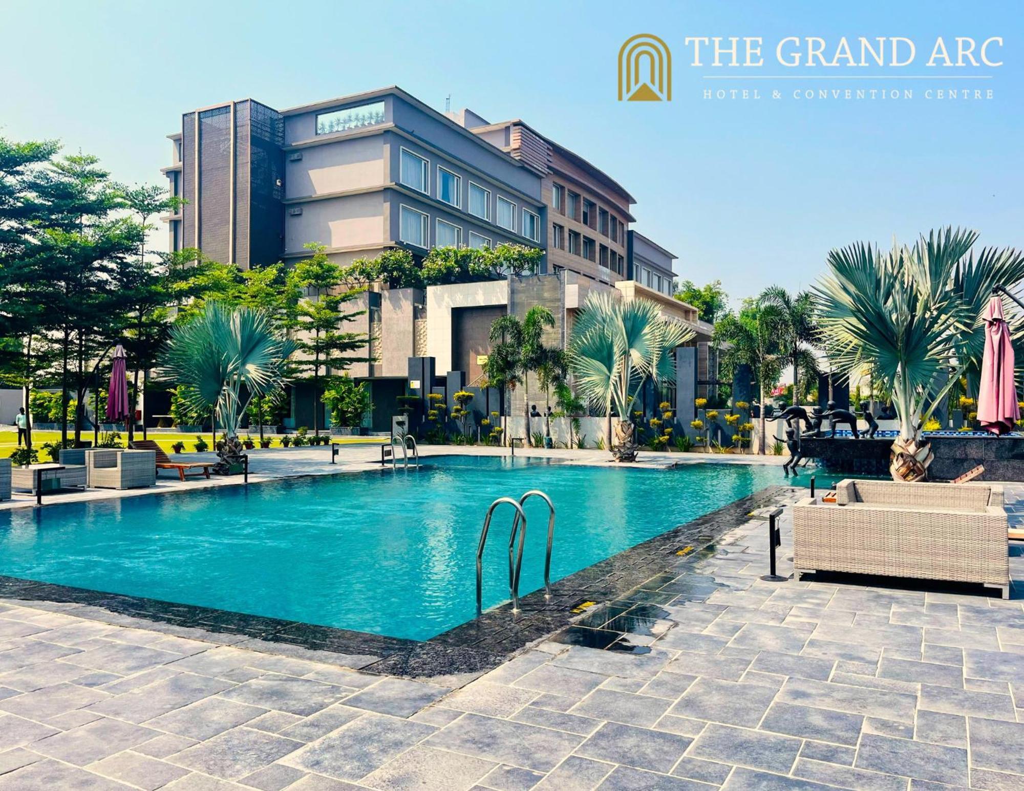 The Grand Arc Hotel & Convention Centre Shahjahanpur 外观 照片