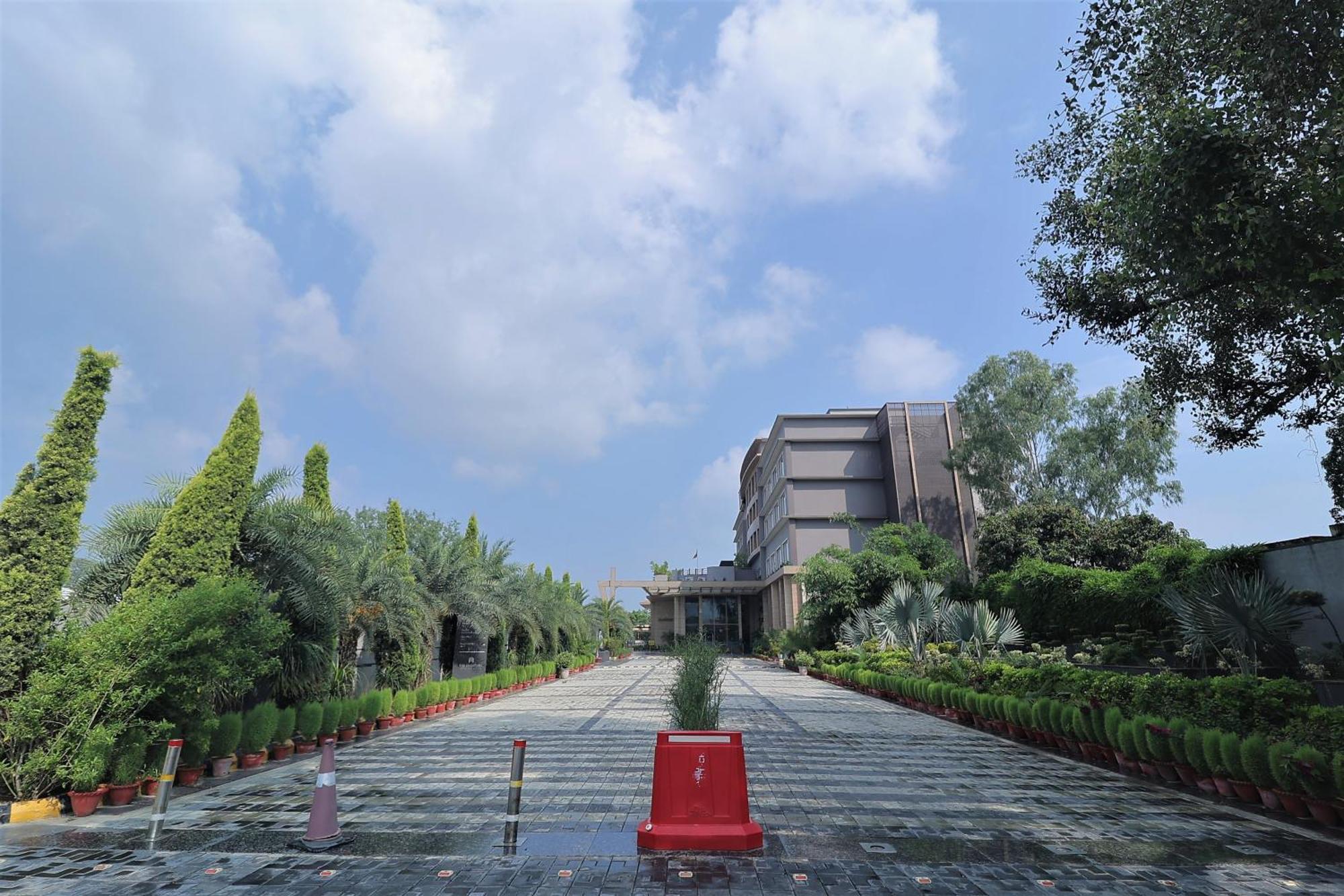 The Grand Arc Hotel & Convention Centre Shahjahanpur 外观 照片